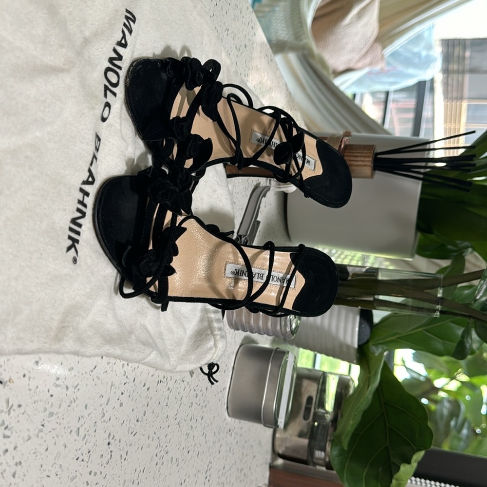 Beautiful classic black lace up heals - Picture 4 of 6